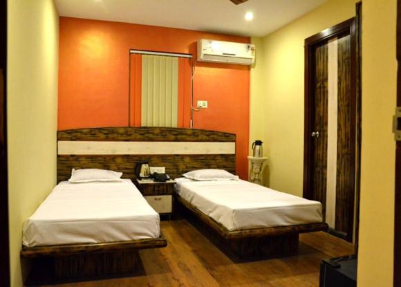 Rock Star Hotel 2*